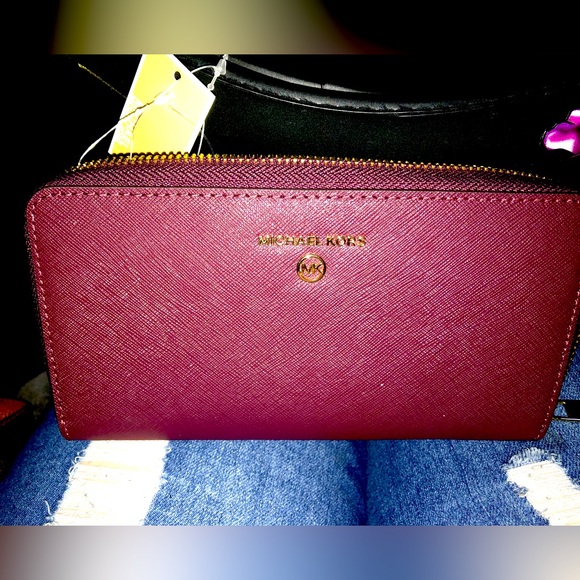 Michael kors blood red wallet - Picture 1 of 1